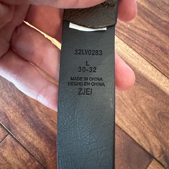 Levi’s size 30/32 brown belt lightly used men - Picture 3 of 3